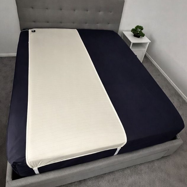 Earthing sheet Australia 200 x 70cm organic cotton grounding sheet fitted securely on bed.