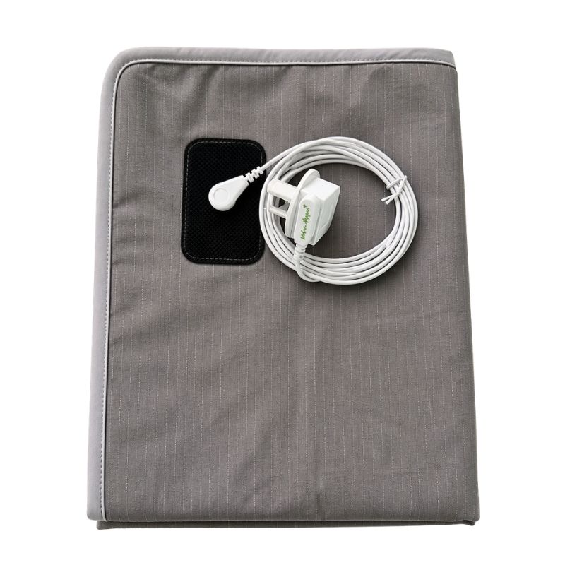 Grounding sheet with connection cord and grounding plug