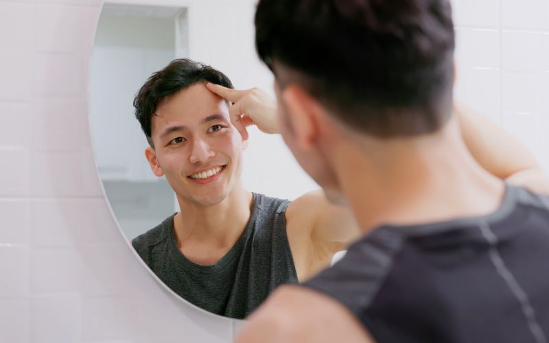 Red light therpay and infrared promotes hair growth.