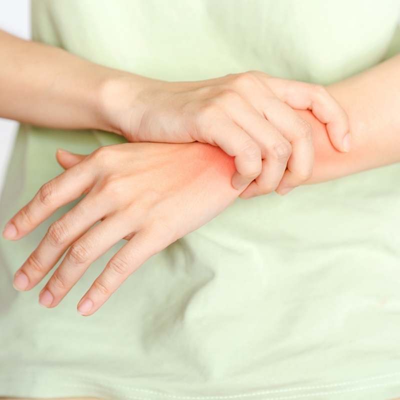 Sore wrist from arthitus and how red light therpay helps.